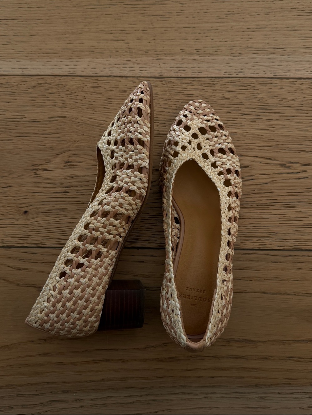 Woven Pointed shoes in Cream and Tan